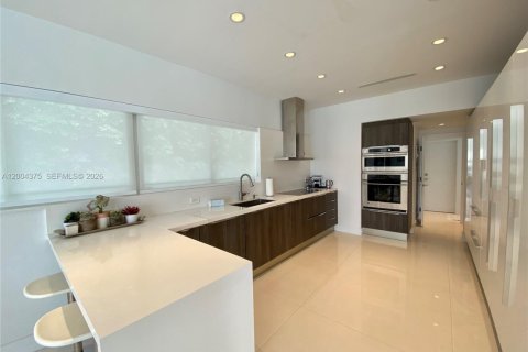 Villa ou maison à louer à Miami Beach, Floride: 4 chambres, 258.83 m2 № 2154911 - photo 12
