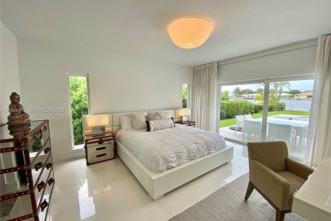 Villa ou maison à louer à Miami Beach, Floride: 4 chambres, 258.83 m2 № 2154911 - photo 14