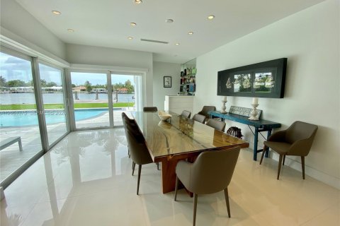Villa ou maison à louer à Miami Beach, Floride: 4 chambres, 258.83 m2 № 2154911 - photo 10