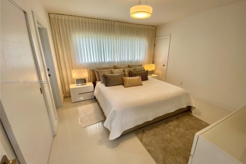 Villa ou maison à louer à Miami Beach, Floride: 4 chambres, 258.83 m2 № 2154911 - photo 17