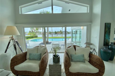 Villa ou maison à louer à Miami Beach, Floride: 4 chambres, 258.83 m2 № 2154911 - photo 9