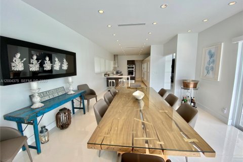 Villa ou maison à louer à Miami Beach, Floride: 4 chambres, 258.83 m2 № 2154911 - photo 11