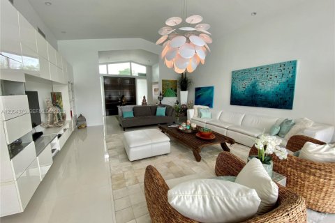 Villa ou maison à louer à Miami Beach, Floride: 4 chambres, 258.83 m2 № 2154911 - photo 8