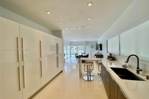 Villa ou maison à louer à Miami Beach, Floride: 4 chambres, 258.83 m2 № 2154911 - photo 13
