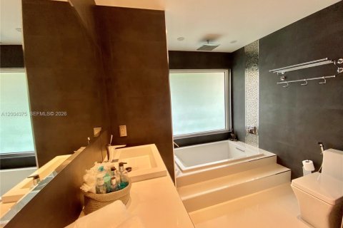 Villa ou maison à louer à Miami Beach, Floride: 4 chambres, 258.83 m2 № 2154911 - photo 16