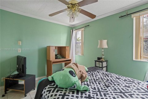 House in Miramar, Florida 4 bedrooms, 207.92 sq.m. № 1868632 - photo 11