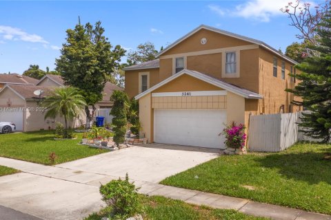 House in Miramar, Florida 4 bedrooms, 207.92 sq.m. № 1868632 - photo 3