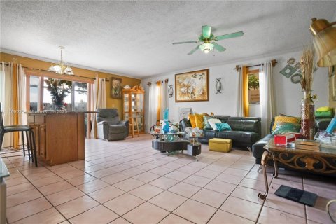 House in Miramar, Florida 4 bedrooms, 207.92 sq.m. № 1868632 - photo 22