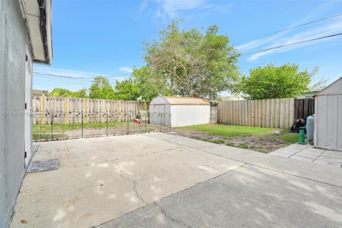 House in Miramar, Florida 3 bedrooms, 78.41 sq.m. № 1772368 - photo 25