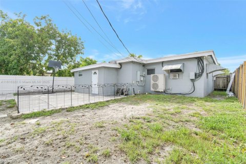 House in Miramar, Florida 3 bedrooms, 78.41 sq.m. № 1772368 - photo 27
