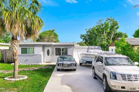 House in Miramar, Florida 3 bedrooms, 78.41 sq.m. № 1772368 - photo 1
