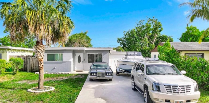 House in Miramar, Florida 3 bedrooms, 78.41 sq.m. № 1772368