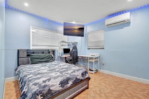 House in Miramar, Florida 3 bedrooms, 78.41 sq.m. № 1772368 - photo 8