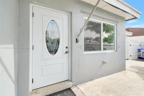 House in Miramar, Florida 3 bedrooms, 78.41 sq.m. № 1772368 - photo 2