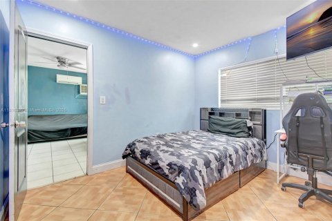 House in Miramar, Florida 3 bedrooms, 78.41 sq.m. № 1772368 - photo 9