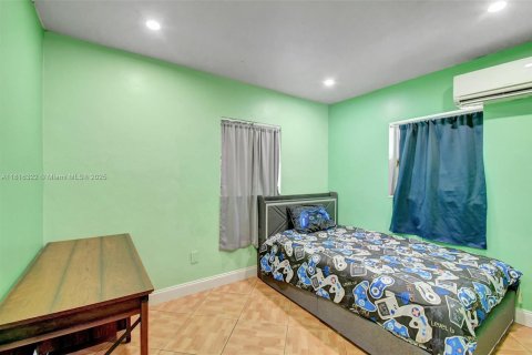 House in Miramar, Florida 3 bedrooms, 78.41 sq.m. № 1772368 - photo 11