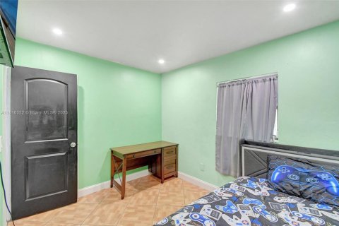 House in Miramar, Florida 3 bedrooms, 78.41 sq.m. № 1772368 - photo 13