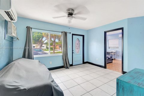House in Miramar, Florida 3 bedrooms, 78.41 sq.m. № 1772368 - photo 5
