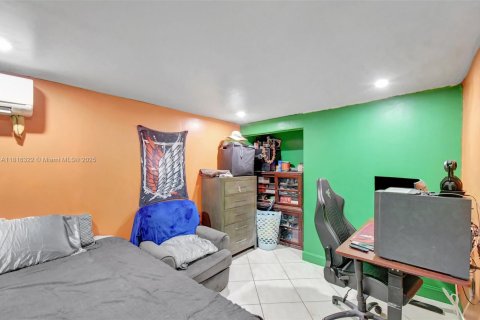 House in Miramar, Florida 3 bedrooms, 78.41 sq.m. № 1772368 - photo 17