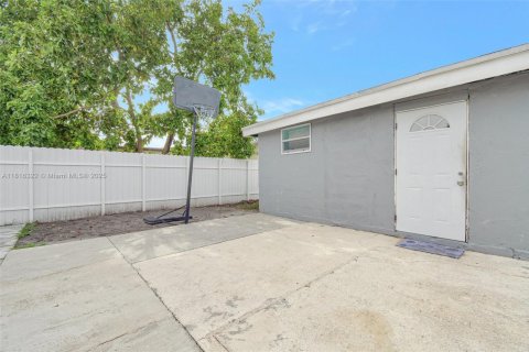 House in Miramar, Florida 3 bedrooms, 78.41 sq.m. № 1772368 - photo 24