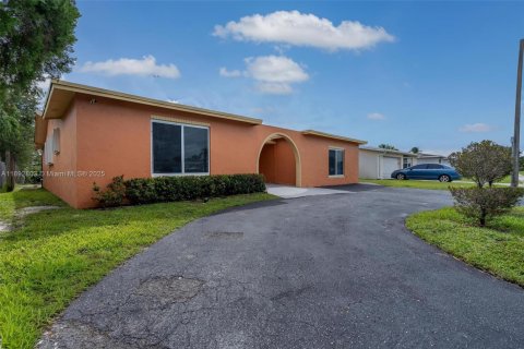 Villa ou maison à vendre à Sunrise, Floride: 3 chambres, 182.09 m2 № 1949048 - photo 11