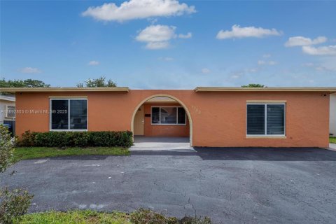 Villa ou maison à vendre à Sunrise, Floride: 3 chambres, 182.09 m2 № 1949048 - photo 2