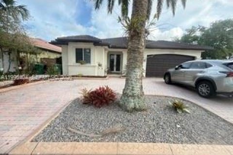 Снять в аренду виллу или дом в Майами, Флорида 3 спальни, 200.85м2, № 2058654 - фото 2