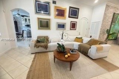 Снять в аренду виллу или дом в Майами, Флорида 3 спальни, 200.85м2, № 2058654 - фото 3