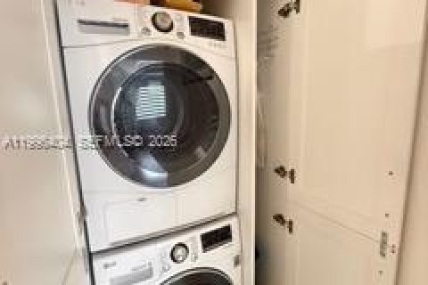 Снять в аренду виллу или дом в Майами, Флорида 3 спальни, 200.85м2, № 2058654 - фото 11