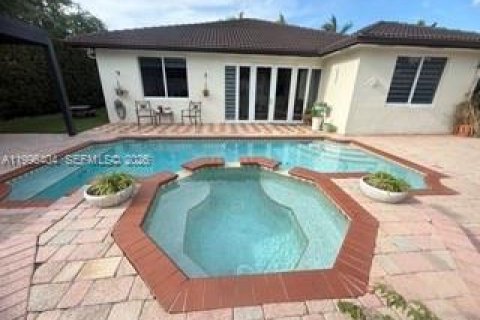 Снять в аренду виллу или дом в Майами, Флорида 3 спальни, 200.85м2, № 2058654 - фото 14