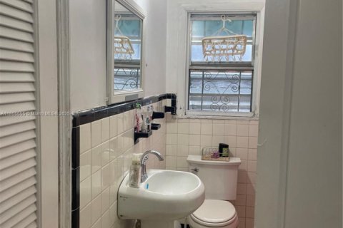 Commercial property in Miami, Florida 152.45 sq.m. № 1979284 - photo 7