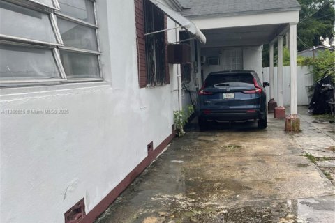 Commercial property in Miami, Florida 152.45 sq.m. № 1979284 - photo 10