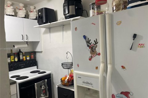 Commercial property in Miami, Florida 152.45 sq.m. № 1979284 - photo 6