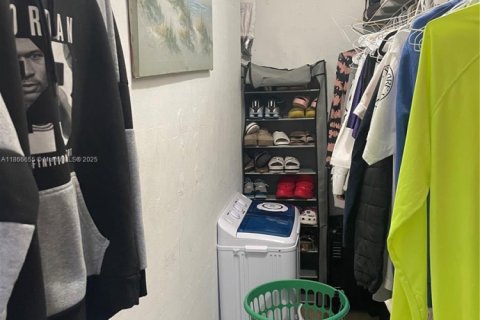 Commercial property in Miami, Florida 152.45 sq.m. № 1979284 - photo 9