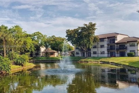 Condominio en venta en Sunrise, Florida, 2 dormitorios, 91.6 m2 № 1881768 - foto 10