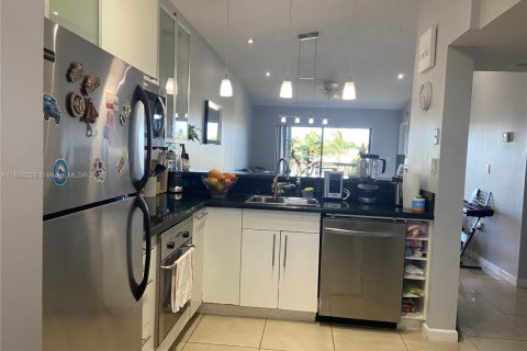 Condominio en venta en Sunrise, Florida, 2 dormitorios, 91.6 m2 № 1881768 - foto 13