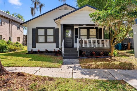 House in Orlando, Florida 2 bedrooms, 52.58 sq.m. № 2205547 - photo 2