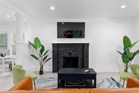 House in Orlando, Florida 2 bedrooms, 52.58 sq.m. № 2205547 - photo 4