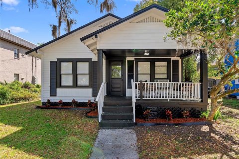 House in Orlando, Florida 2 bedrooms, 52.58 sq.m. № 2205547