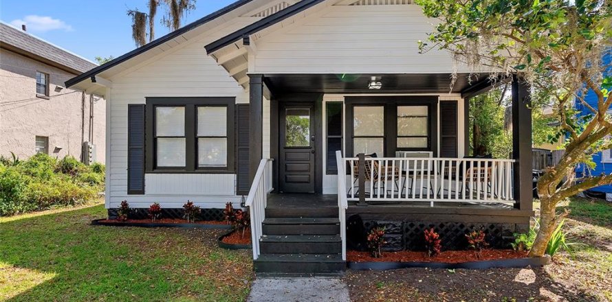 House in Orlando, Florida 2 bedrooms, 52.58 sq.m. № 2205547