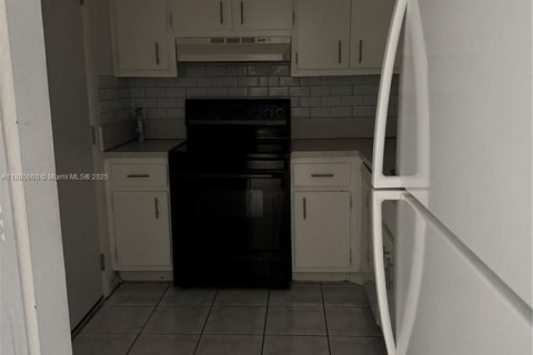 Condominio en venta en Miami, Florida, 2 dormitorios, 96.99 m2 № 1977835 - foto 2