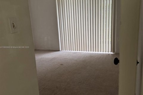 Кондоминиум с 2 спальнями в Майами, Флорида № 1977835