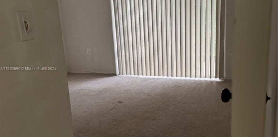 Condominio en Miami, Florida, 2 dormitorios  № 1977835