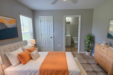 House in Poinciana, Florida 3 bedrooms, 98.66 sq.m. № 2155679 - photo 16
