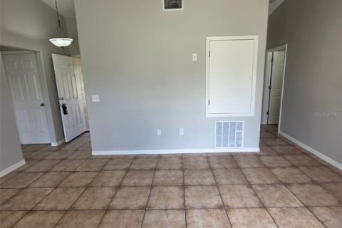 House in Poinciana, Florida 3 bedrooms, 98.66 sq.m. № 2155679 - photo 7