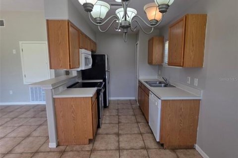House in Poinciana, Florida 3 bedrooms, 98.66 sq.m. № 2155679 - photo 11
