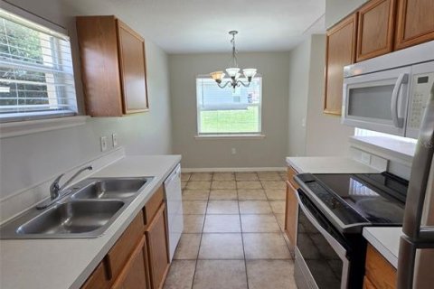 House in Poinciana, Florida 3 bedrooms, 98.66 sq.m. № 2155679 - photo 10