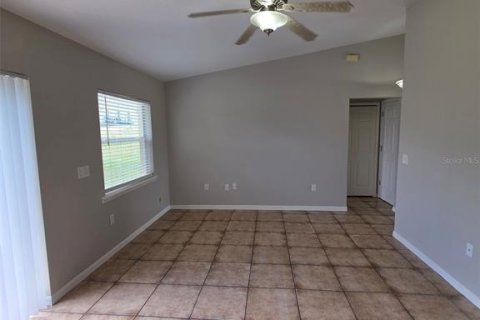 House in Poinciana, Florida 3 bedrooms, 98.66 sq.m. № 2155679 - photo 9
