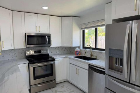 Villa ou maison à louer à Pompano Beach, Floride: 3 chambres, 156.45 m2 № 2087885 - photo 2