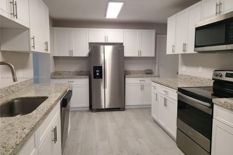 Villa ou maison à louer à Deerfield Beach, Floride: 3 chambres, 165.92 m2 № 1924271 - photo 1